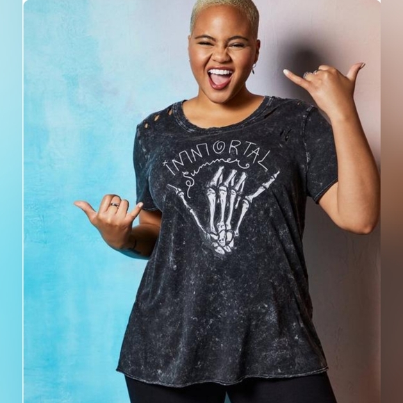 Torrid size 2 Lovesick Immortal tee - Picture 1 of 4